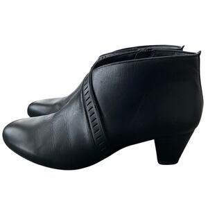 Clark’s Women’s Leather Ankle Booties Black Size 8.5